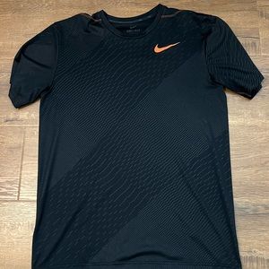 Nike- Dri-Fit Short Sleeve Training T-shirt - Medium